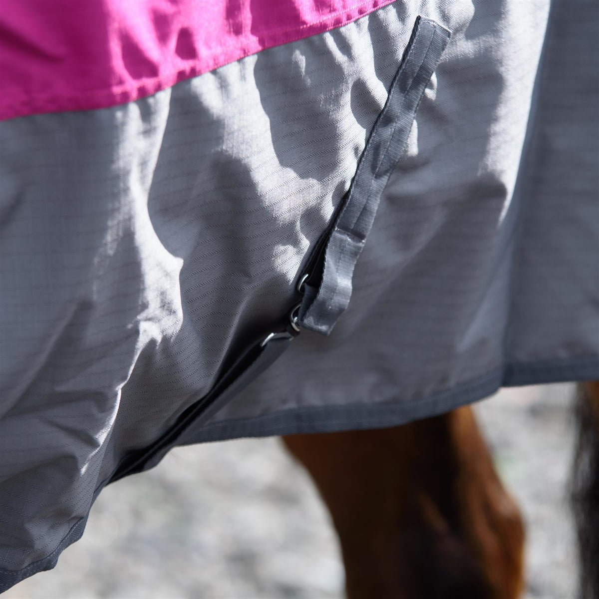 600D Mediumweight Waterproof Horse Turnout Rug 100g Fill Standard Neck Raspberry/Grey