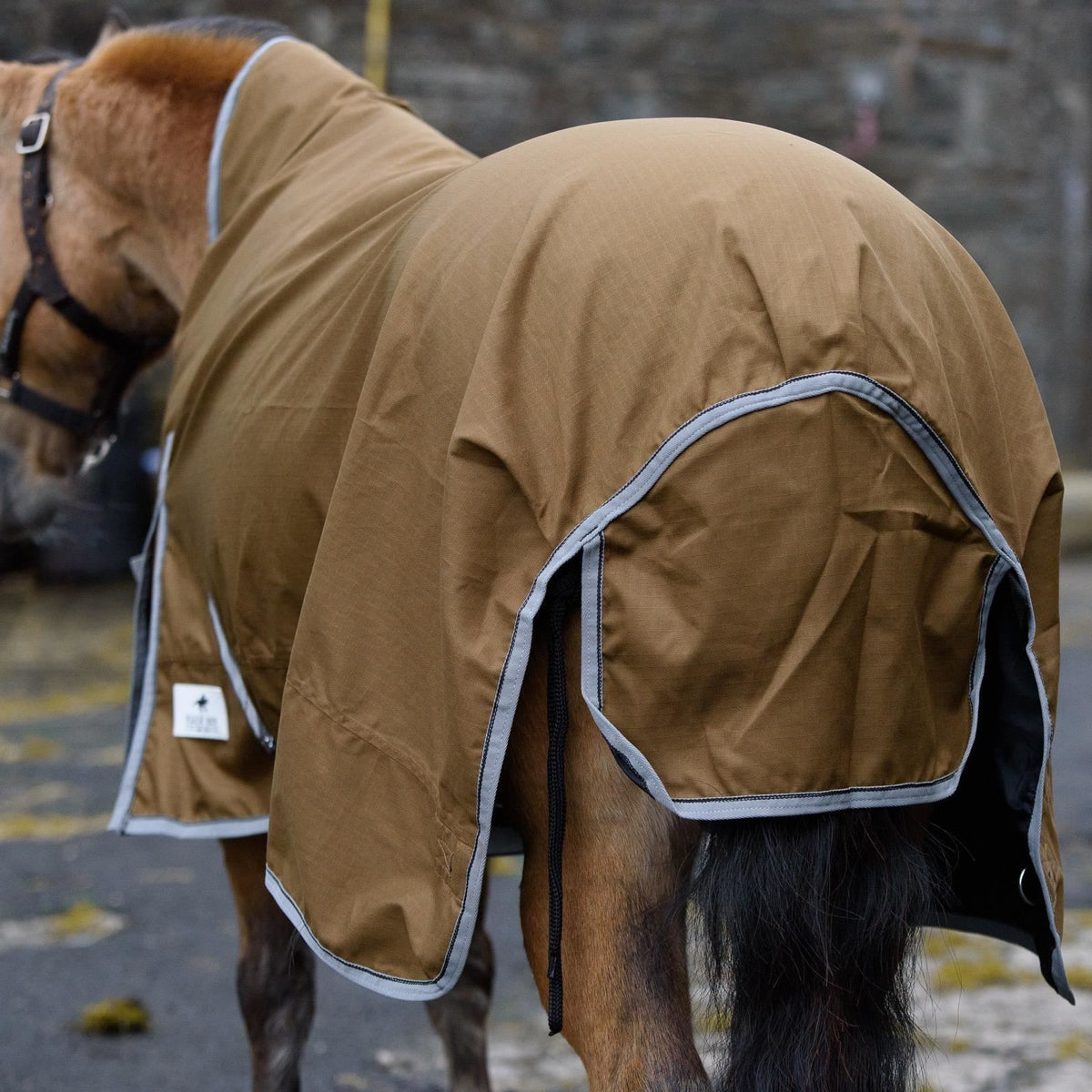600D Mediumweight Waterproof Horse Turnout Rug 50g Fill Half Neck Light Brown