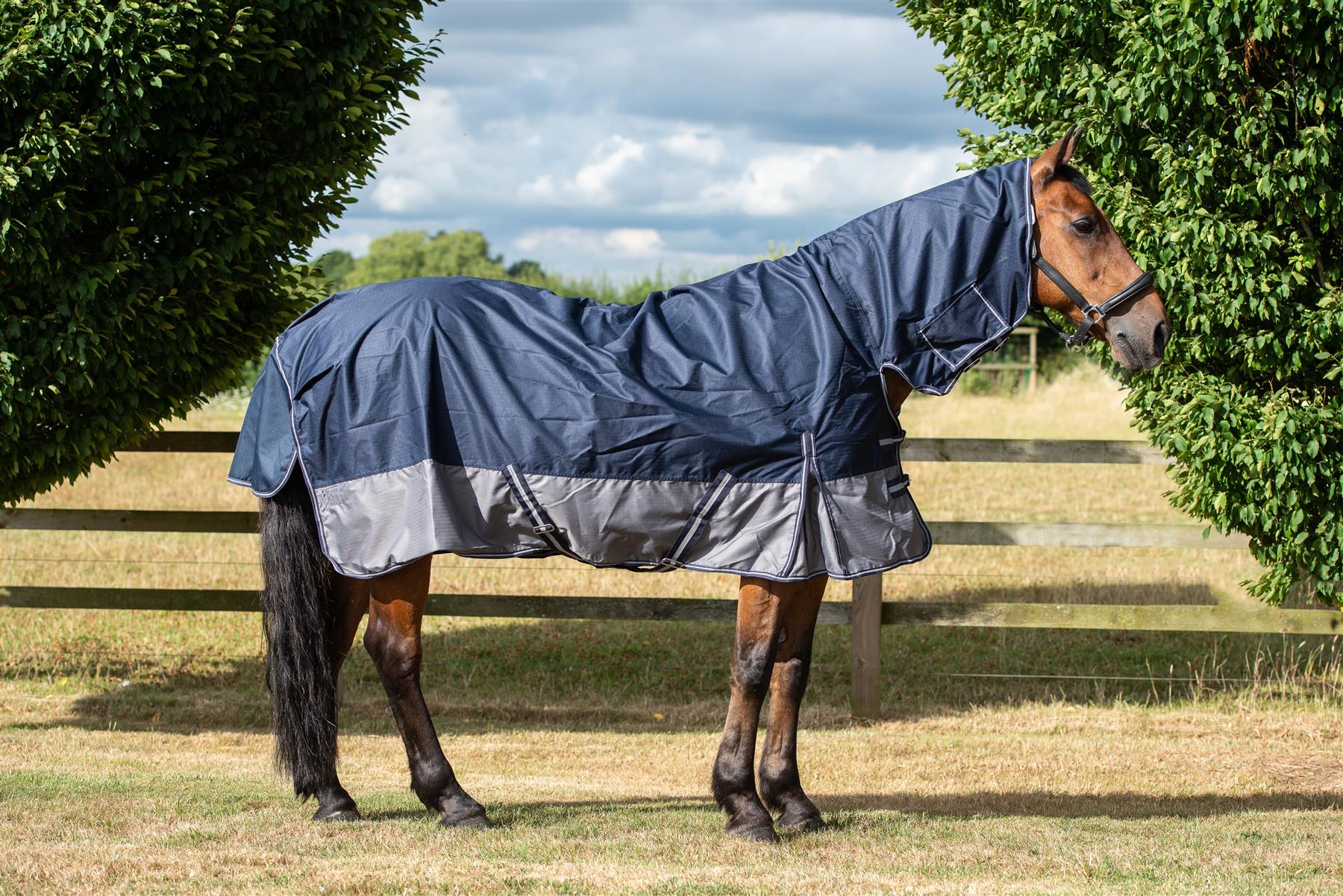 600D Mediumweight Waterproof Horse Turnout Rug 100g Fill Combo Full Neck Navy/Grey