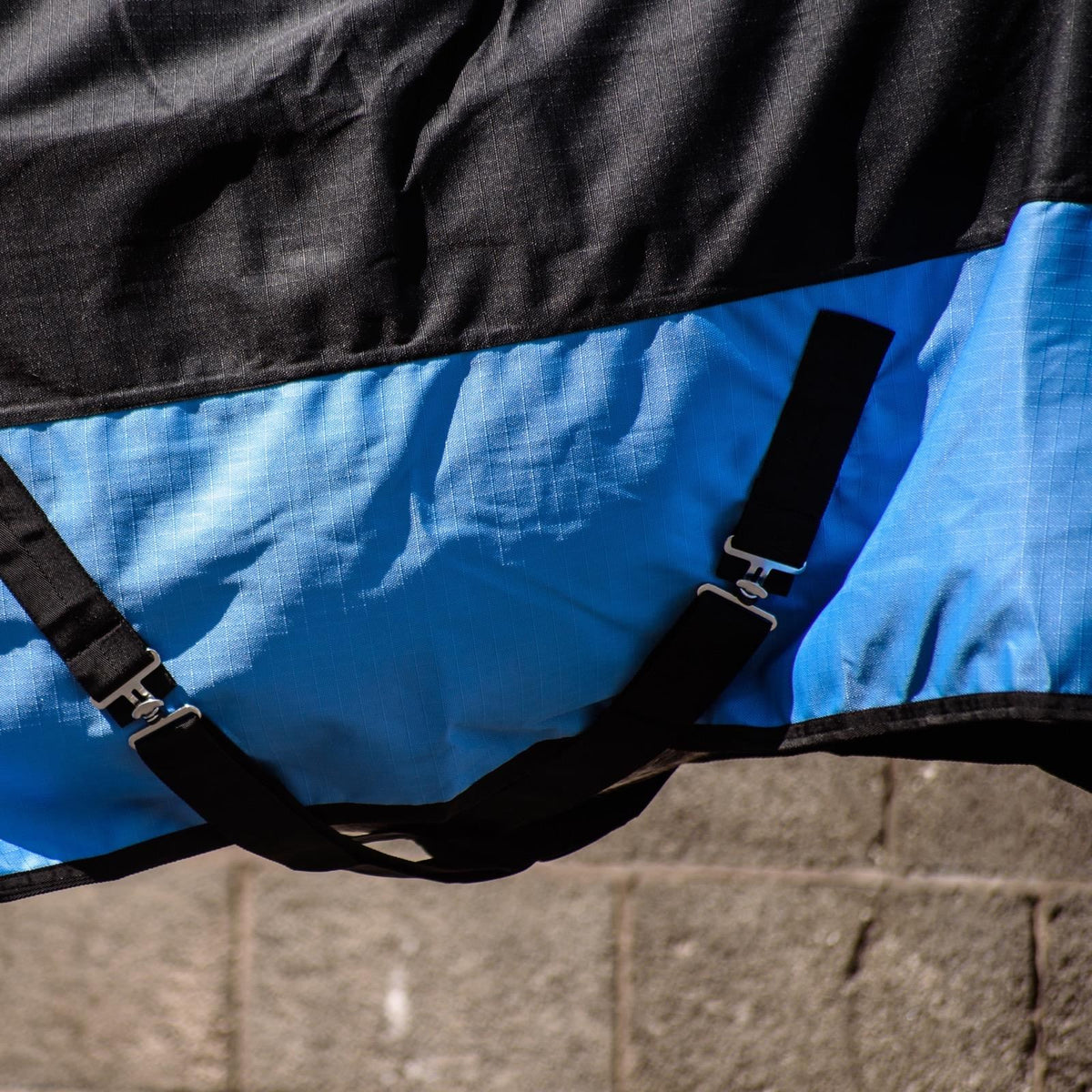1200D Mediumweight Waterproof Horse Turnout Rug 100g Fill Standard Neck Black/Baby Blue