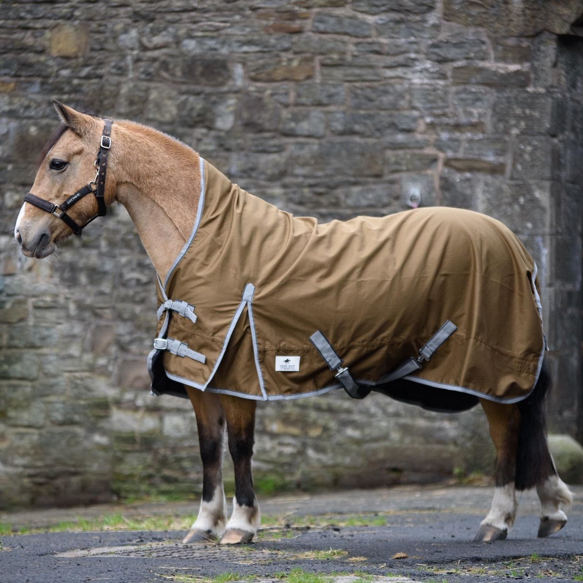 600D Mediumweight Waterproof Horse Turnout Rug 50g Fill Half Neck Light Brown