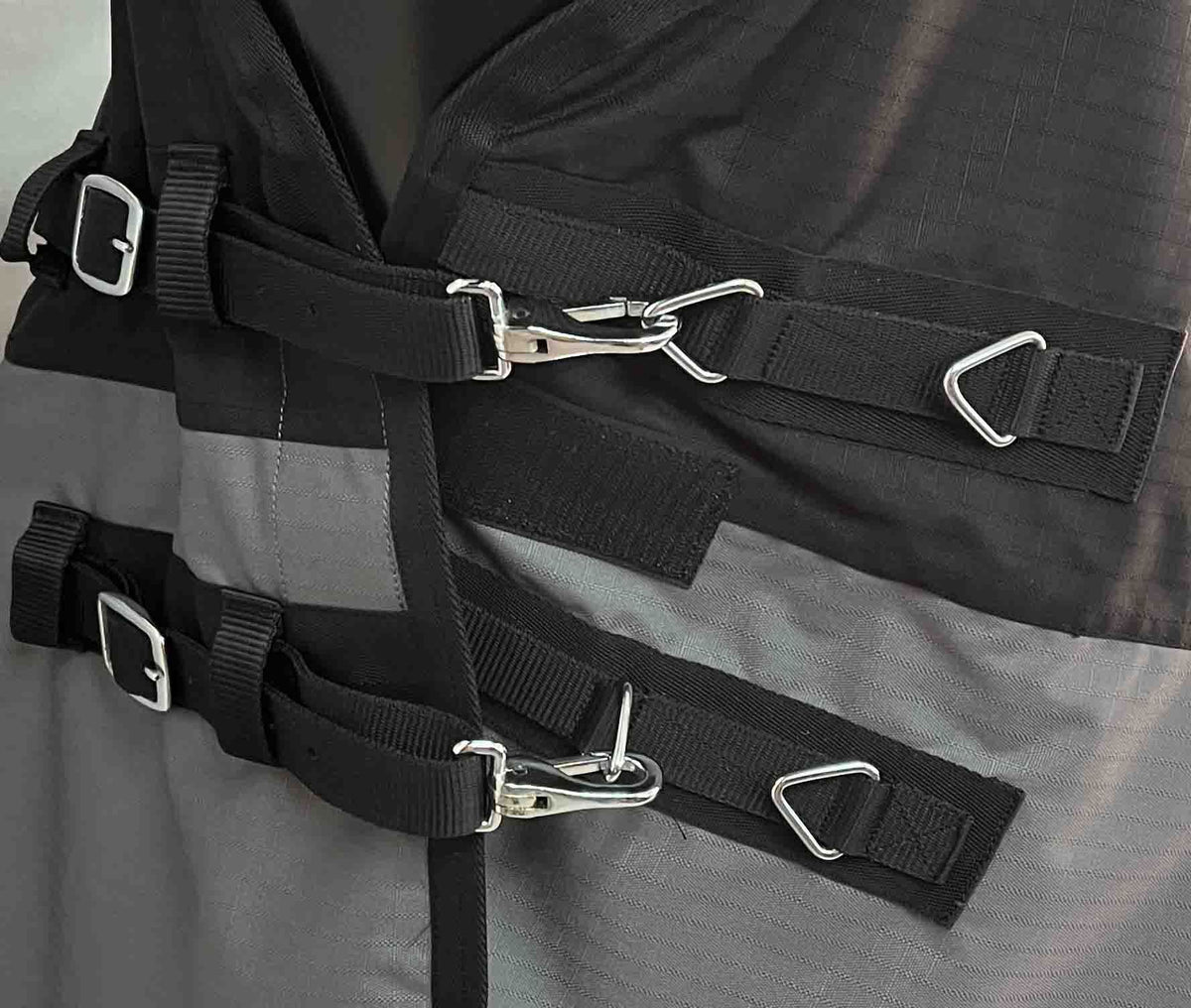 600D Lightweight Waterproof Horse Turnout Rug 0g No Fill Half Neck Black/Grey