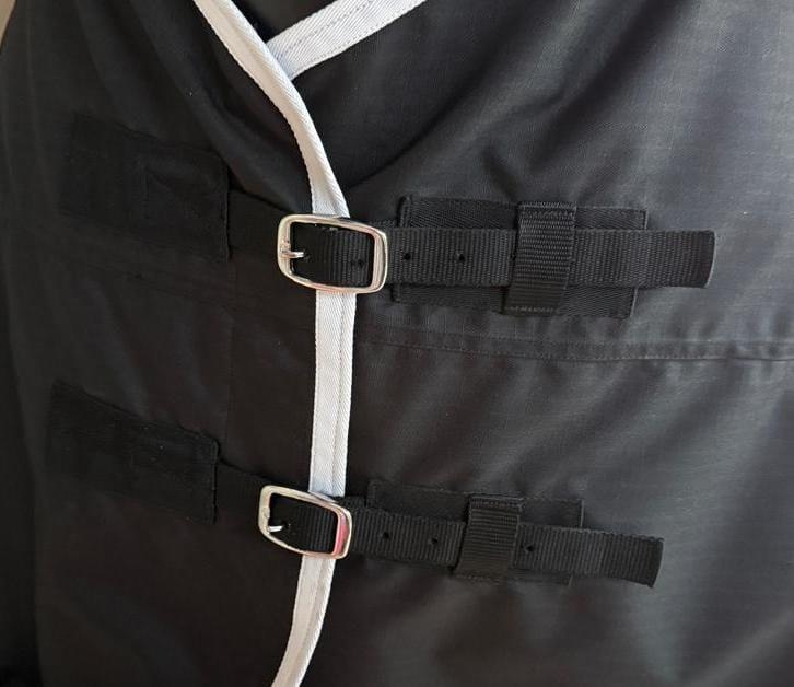 600D Lightweight Waterproof Horse Turnout Rug 0g No Fill Regular Neck Black/White