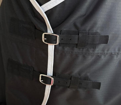 600D Lightweight Waterproof Horse Turnout Rug 0g No Fill Regular Neck Black/White